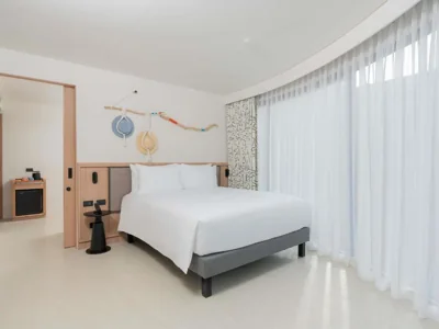 Suite doppia ad angolo con divano letto — ibis Styles Phuket Bangtao