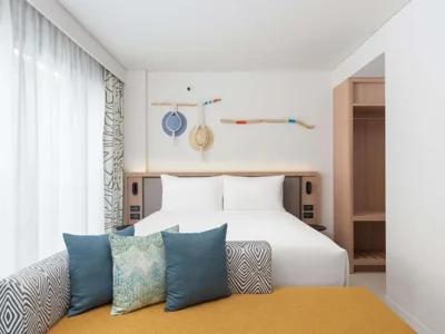 Camera familiare Premium con un letto matrimoniale e un letto a castello — ibis Styles Phuket Bangtao