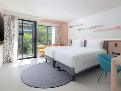 Camera Superior con due letti singoli e un divano — ibis Styles Phuket Bangtao